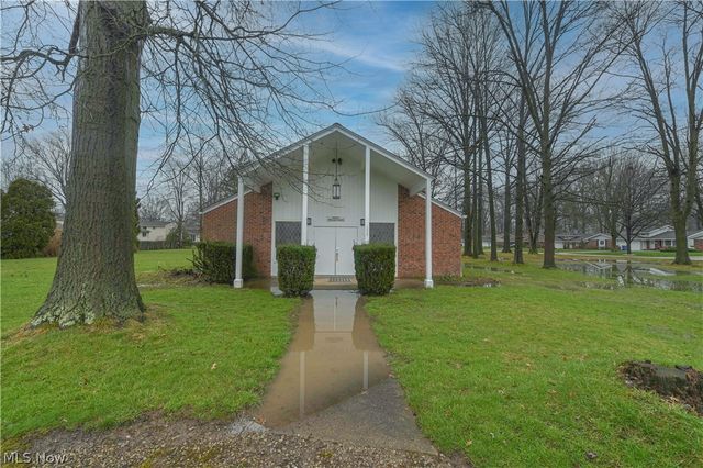 2909 Walter Rd, North Olmsted, OH 44070