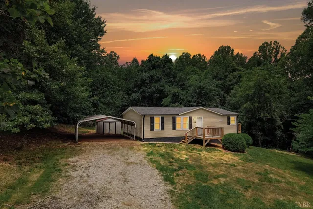 304 Ridgelake Rd, Goodview, VA 24095