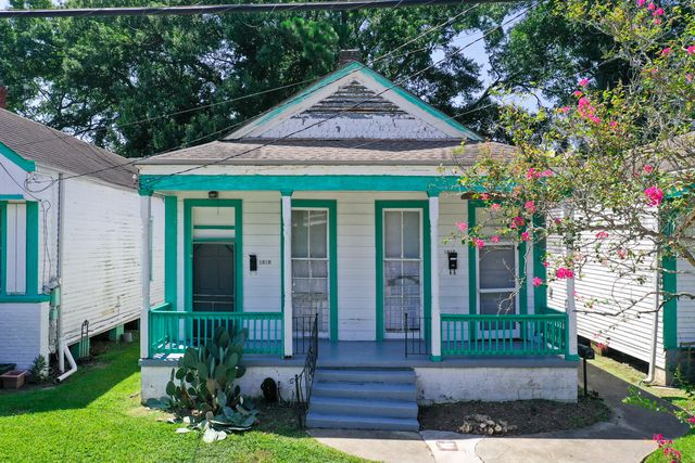 1812 Dante St, New Orleans, LA 70118