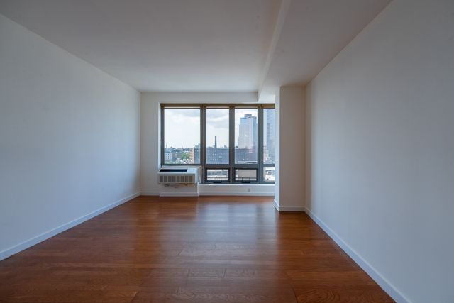 549 Borden Ave #8J, Long Island City, NY 11101