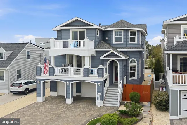 226 13th St, Beach Haven, NJ 08008