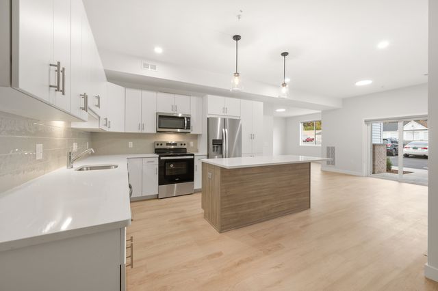 100 N  Main St #411, Bristol, CT 06010
