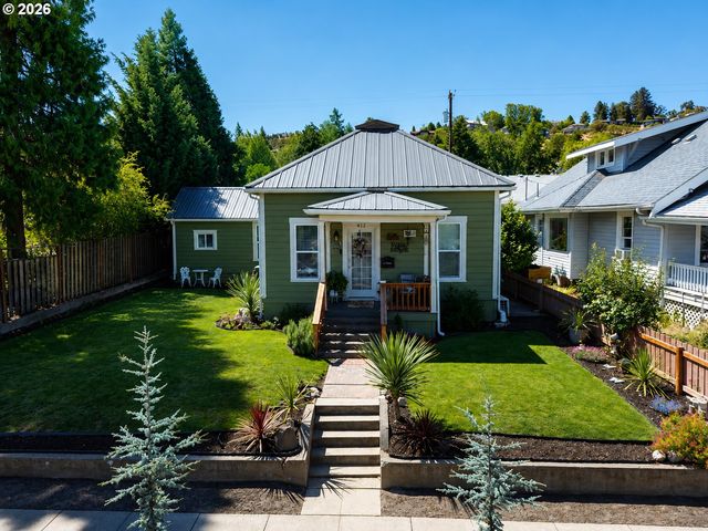 412 E  11th St, The Dalles, OR 97058