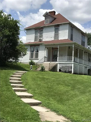 401 Jackson St, Louisiana, MO 63353