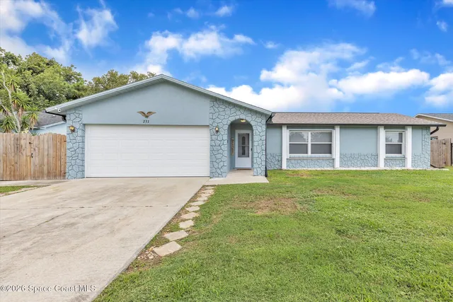 233 Cinnamon Lake Cir, Melbourne, FL 32901