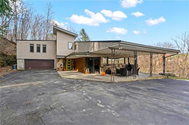 2288 Mulberry Rd, Fogelsville, PA 18051