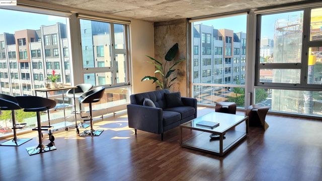 311 Oak St #701, Oakland, CA 94607