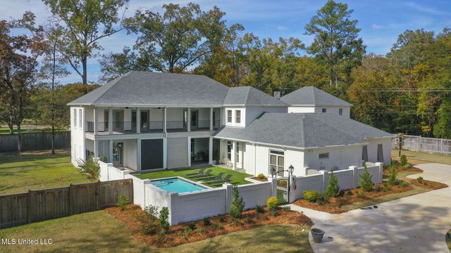 101 Saddle Creek Cv, Canton, MS 39046