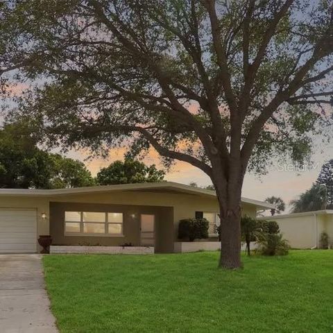 2447 Baywood Dr W, Dunedin, FL 34698