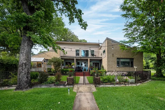205 Shoreline Dr, Malakoff, TX 75148