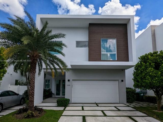 10581 NW 67th Ter, Doral, FL 33178