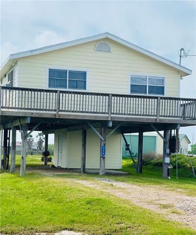 136 Lakeshore Dr, Rockport, TX 78382