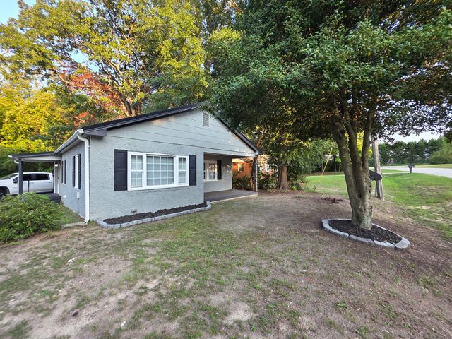 2031 Womble Dr, Fayetteville, NC 28306