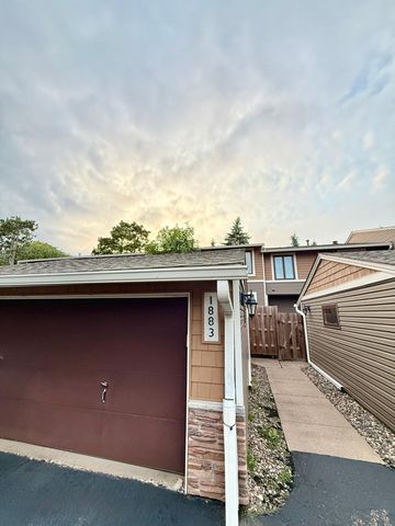 1883 County Rd E, Saint Paul, MN 55110