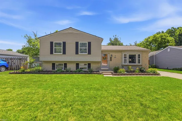 41688 Tetley Dr, Sterling Heights, MI 48313
