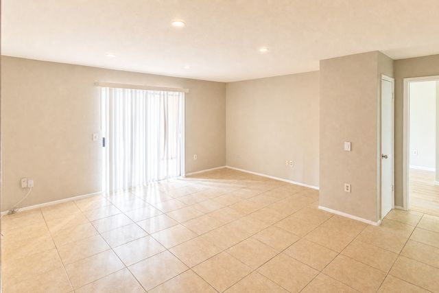9481 Highland Oak Dr, Tampa, FL 33647