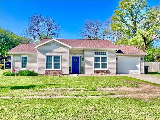 428 W  Sycamore St, Nevada, MO 64772