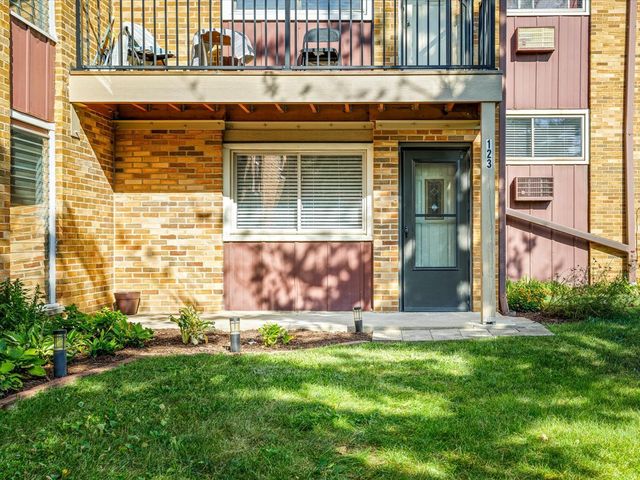 212A Collen Dr #123, Lombard, IL 60148