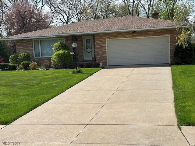 16205 Canterbury Dr, Strongsville, OH 44136