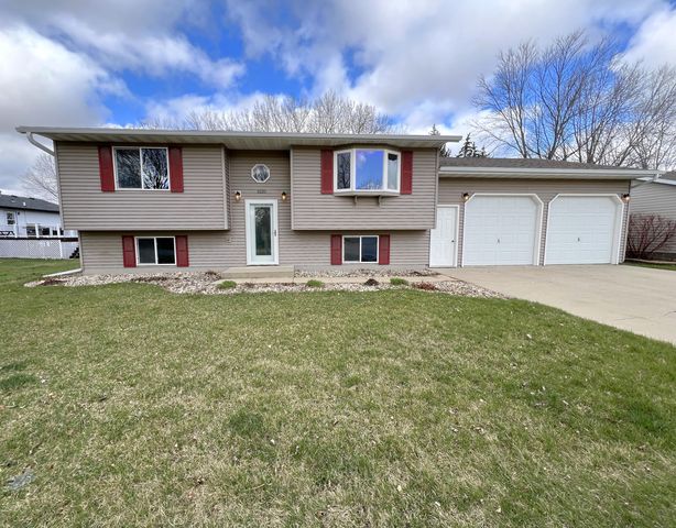 1120 Christine Ave, Brookings, SD 57006