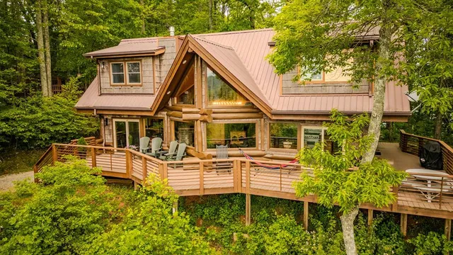743 Doubletree Ln, Bryson City, NC 28713