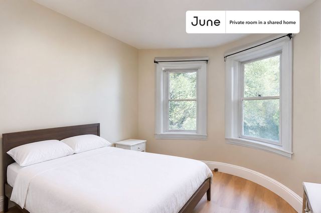 1682 Commonwealth Ave #A, Boston, MA 02135
