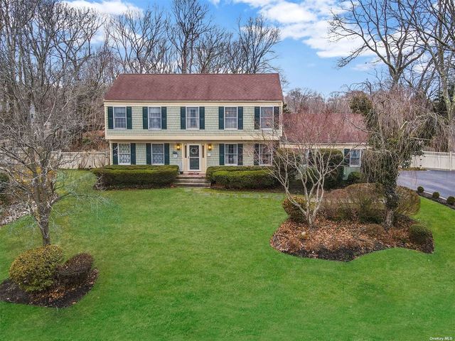 12 Samuels Path, Miller Place, NY 11764