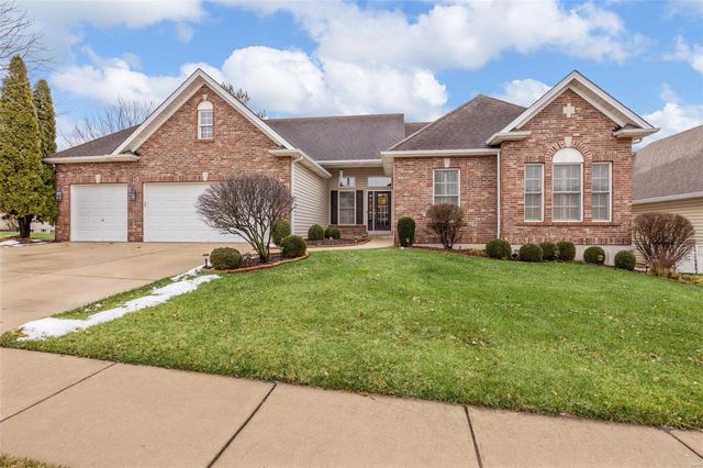 600 Sterling Terrace Dr, Saint Charles, MO 63301