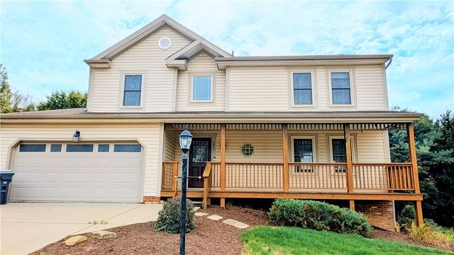 200 Jaclyn Dr, Cranberry Township, PA 16066