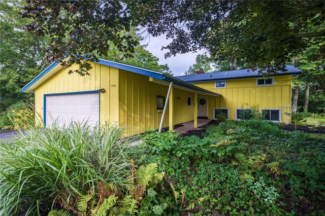 104 Ashley Dr, Rochester, NY 14620