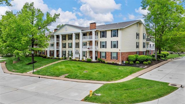 15593 Bedford Forge Dr #23, Chesterfield, MO 63017
