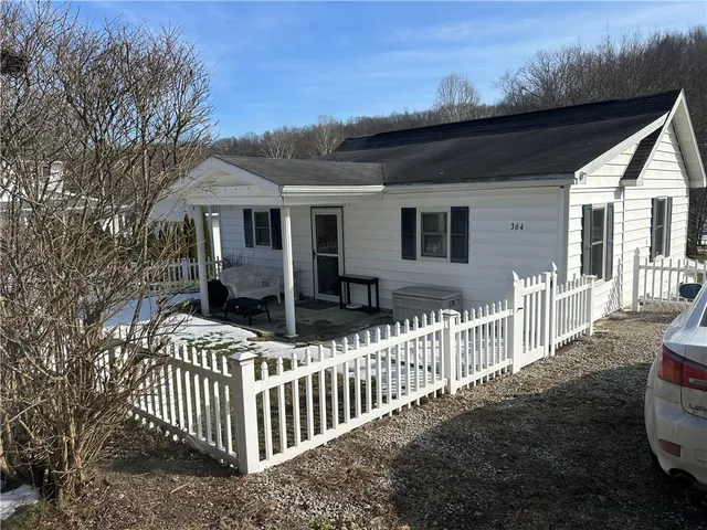 364 Messmore Rd, Mc Clellandtown, PA 15458