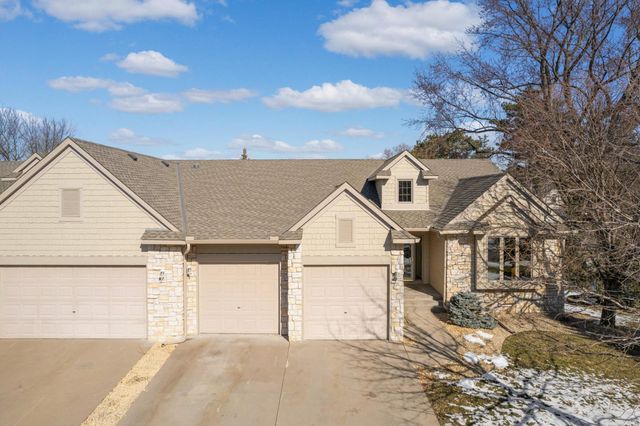 1601 Questwood Dr, Falcon Heights, MN 55113