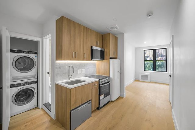 236 W  15th St #2, New York, NY 10011
