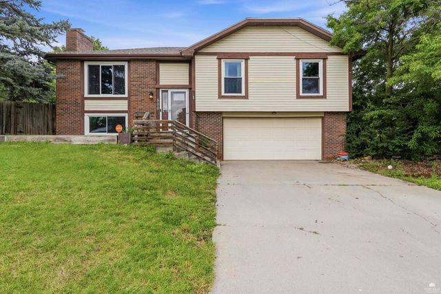 800 Rockledge Dr, Junction City, KS 66441