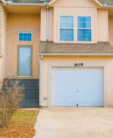 609 S  Woodson Ln, Gardner, KS 66030