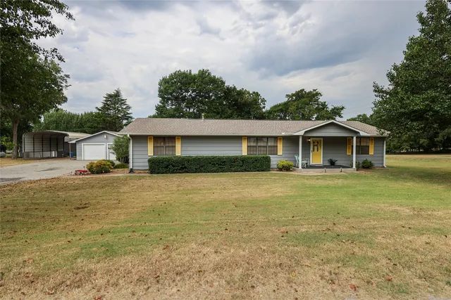 2030 Castlerock Dr, Sulphur, OK 73086