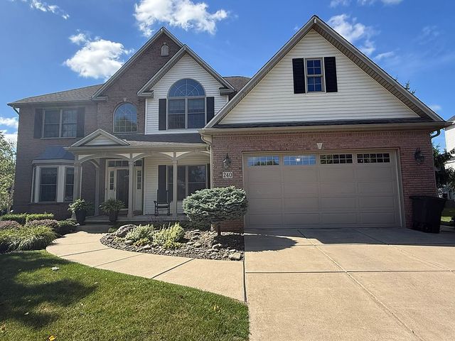 240 Fox Meadow Ln, Orchard Park, NY 14127