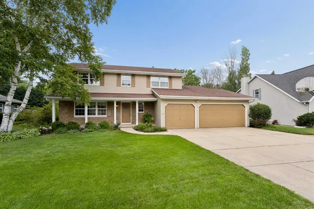 33 Pheasant Ct, Appleton, WI 54915