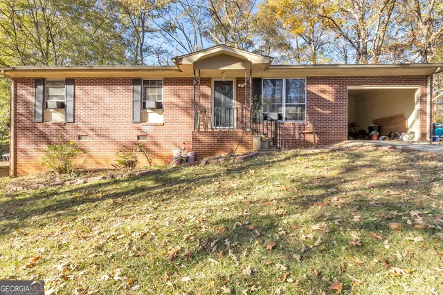 88 Thornton Dr, Hartwell, GA 30643