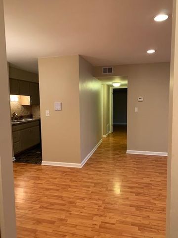 6181 Knollwood Dr #103, Willowbrook, IL 60527