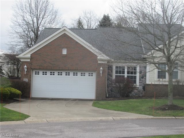 2938 Country Club Ln, Twinsburg, OH 44087