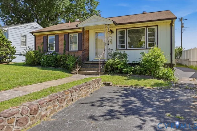 625 Pinehurst Ave, Colonial Heights, VA 23834