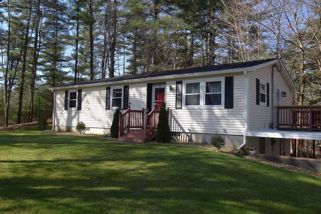 2 Bartlett St, Newton, NH 03858