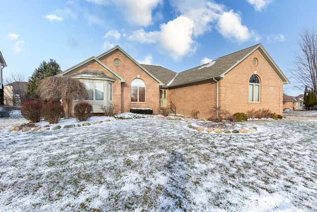 50643 Hillside Dr, Macomb, MI 48044