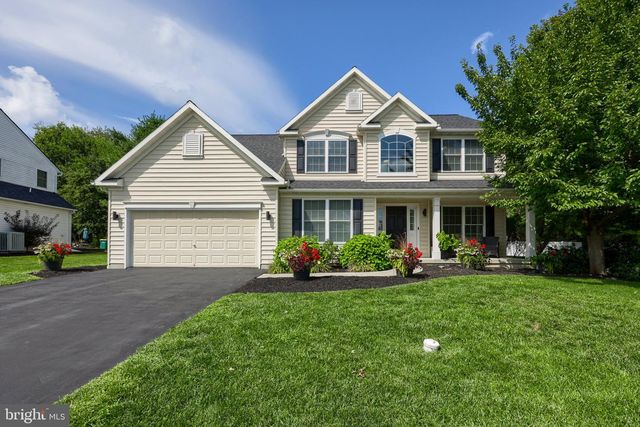 182 Pickwick Cir, Palmyra, PA 17078
