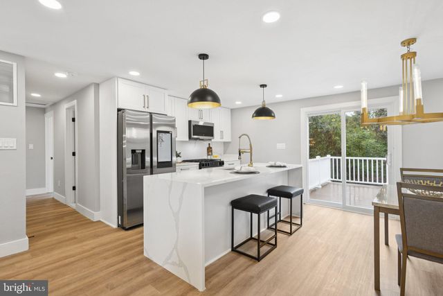 3221 Napper Rd, Alexandria, VA 22306