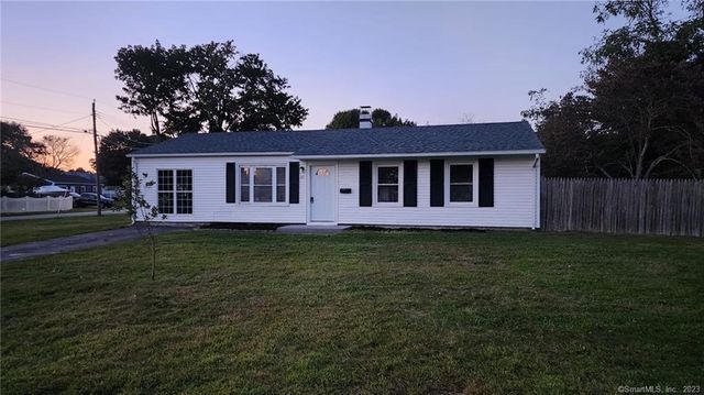 40 Indian Field Rd, Groton, CT 06340