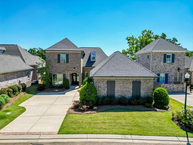 203 Fairway Ct, Oxford, MS 38655
