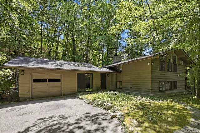 80 Clinton Road, Tuxedo Park, NY 10987